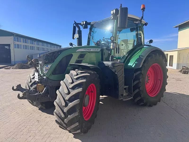 Fendt 724 Vario Tractor €64,999