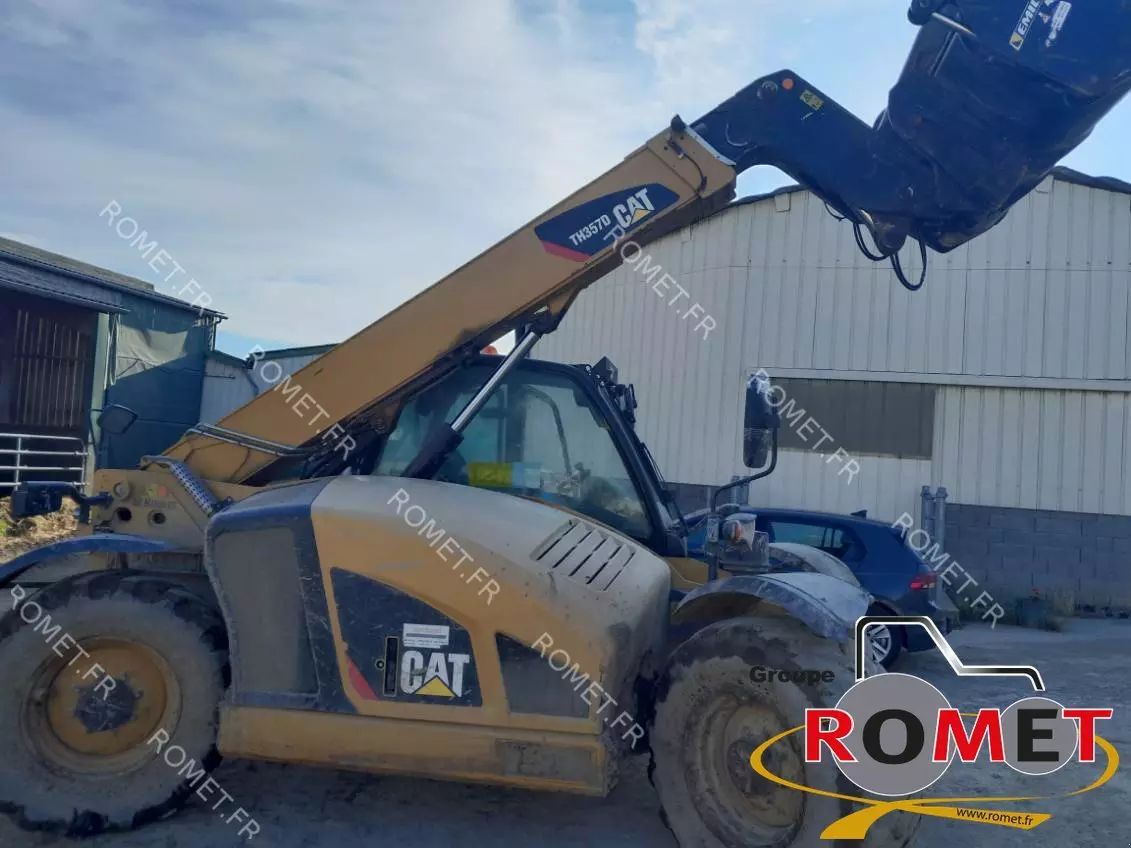E-FARM: Caterpillar th357d - Chargeur télescopique  - id IBWGLBR - 43 050 € - Année: 2019 - Lecture du nombre d'heure: 3 900,France