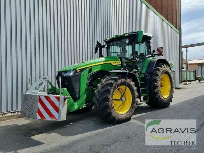 E-FARM: John Deere 8310 R - Traktorius - id TK8CXUK - 219 900 € - Gamybos metai: 2023 - Variklio darbo valandos: 1 560,Variklio galia (AG): 341,Vokietija