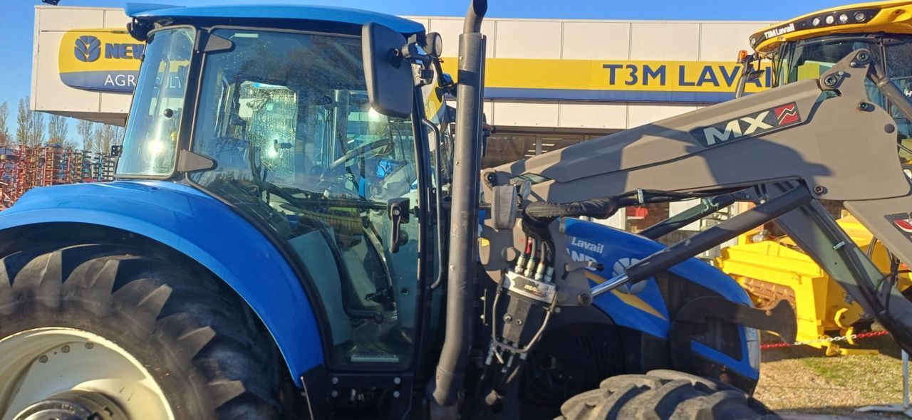 E-FARM: New Holland T5.95 - Trattore - id DYRLYB3 - 37.500 € - Anno di costruzione: 2015 - Ore: 4.896,Potenza del motore: 97,Francia