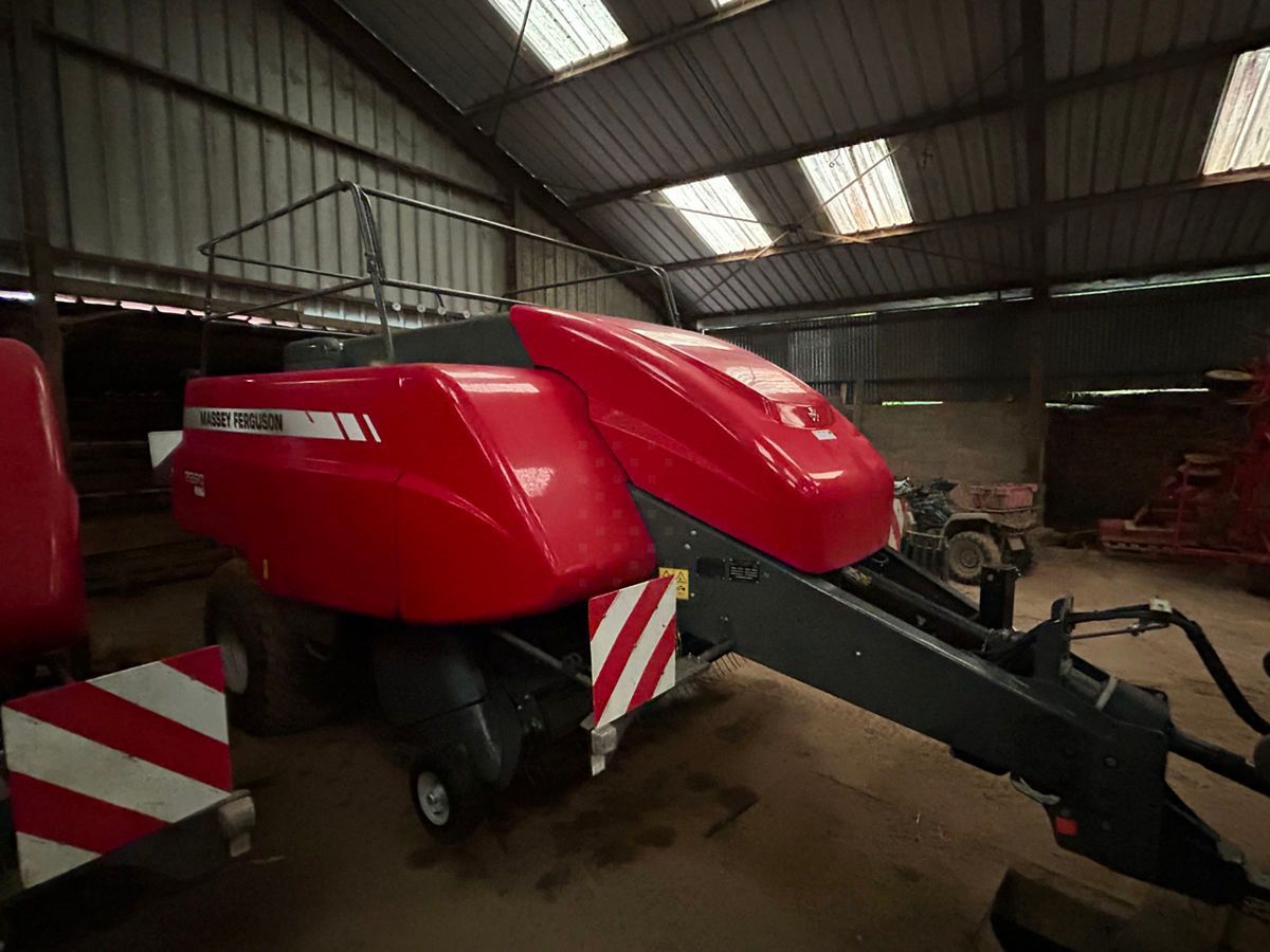 Massey Ferguson 2260 Baler €85,000