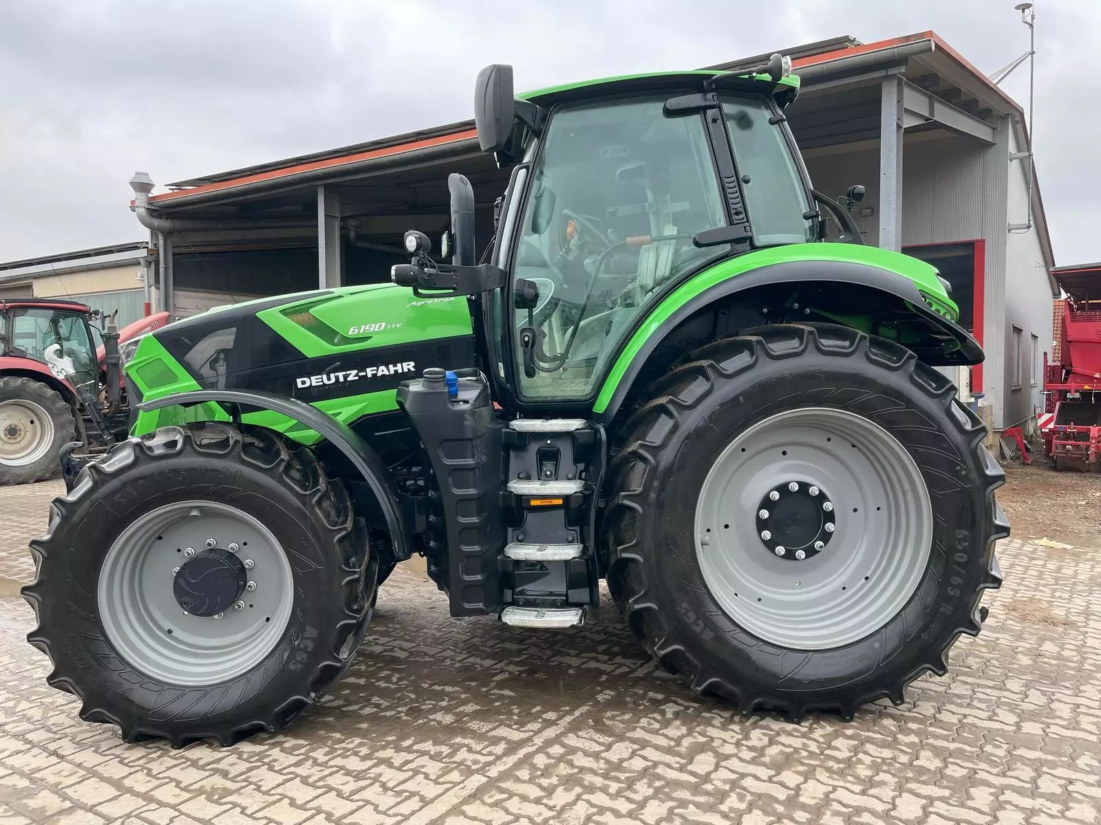 E-FARM: Deutz-Fahr 6190 - Traktor - id 8Z3Y2MB - 133.613 € - Baujahr: 2021 - Abgelesene Motorstunden: 591,Motorleistung (PS): 190,Deutschland