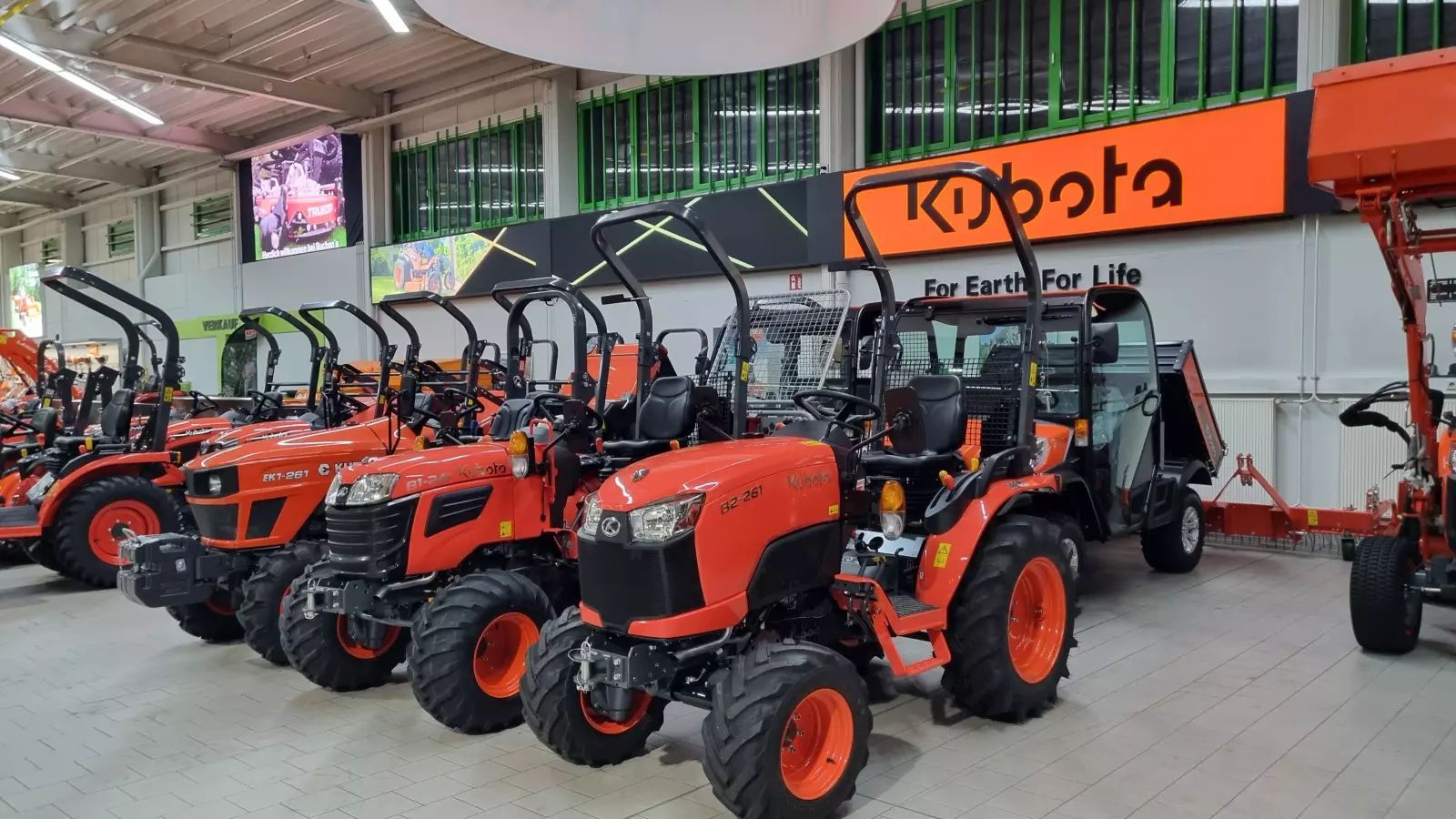 E-FARM: Kubota b2261 hydrostat - Tracteur - id HJRWQMT - 17 900 € - Année: 2025 - Lecture du nombre d'heure: 1,Puissance du moteur (chevaux): 24,Allemagne