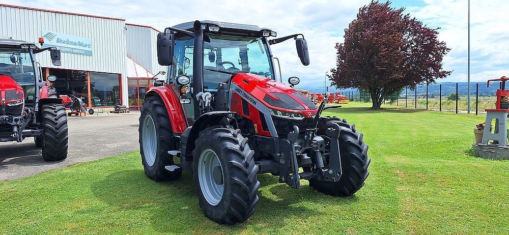 E-FARM: Massey Ferguson 5S.105 - Traktor - id 28UIQAC - 80.000 € - Baujahr: 2021 - Abgelesene Motorstunden: 290,Motorleistung (PS): 105,Frankreich