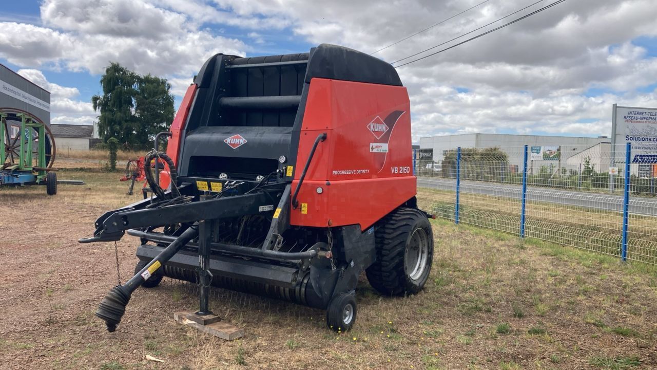 E-FARM: Kuhn VB 2160 - Πρέσσα - id ZZYWQI7 - 8.500 € - Χρονία: 2013 - Συνολικός αριθμός παραχθέντων δεμάτων: 25.000,Γαλλία