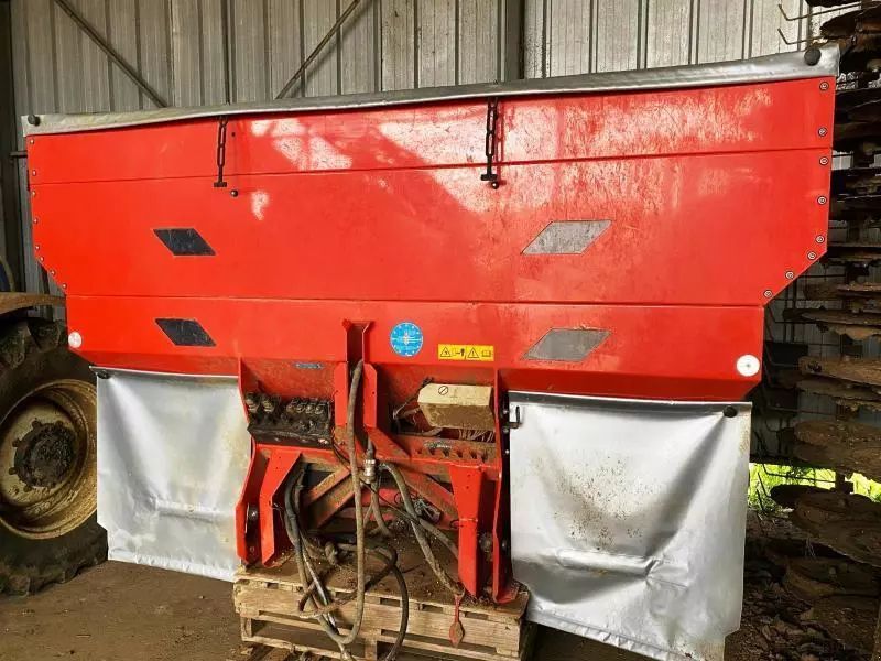 E-FARM: Kuhn axera 1102 h-emc - Rozsiewacz nawozów - id EPR1D4C - 6000 € - Rok produkcji: 2011 - Francja