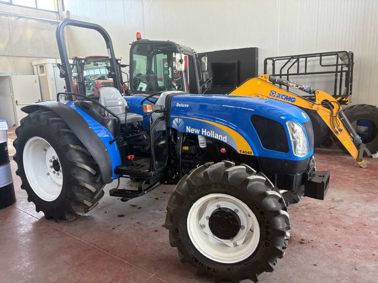 E-FARM: New Holland T4040 Deluxe - Traktor - id KWWXA8H - Baujahr: 2011 - Motorleistung (PS): 88,Italien