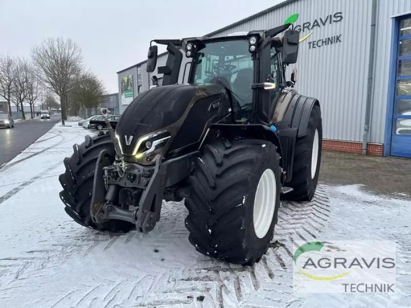Valtra Q245 Tractor €174,900