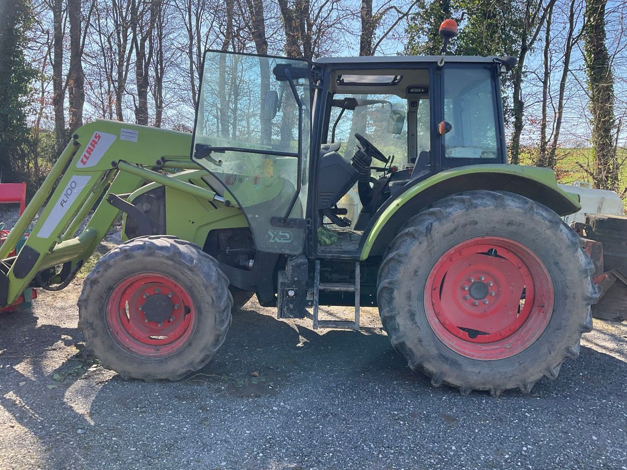 E-FARM: Claas Atos 330 - Traktor - id VAHVFGX - 29.900 € - Produktionsår: 2012 - Motortimer: 4.000,Motoreffekt (HP): 90,Frankrig