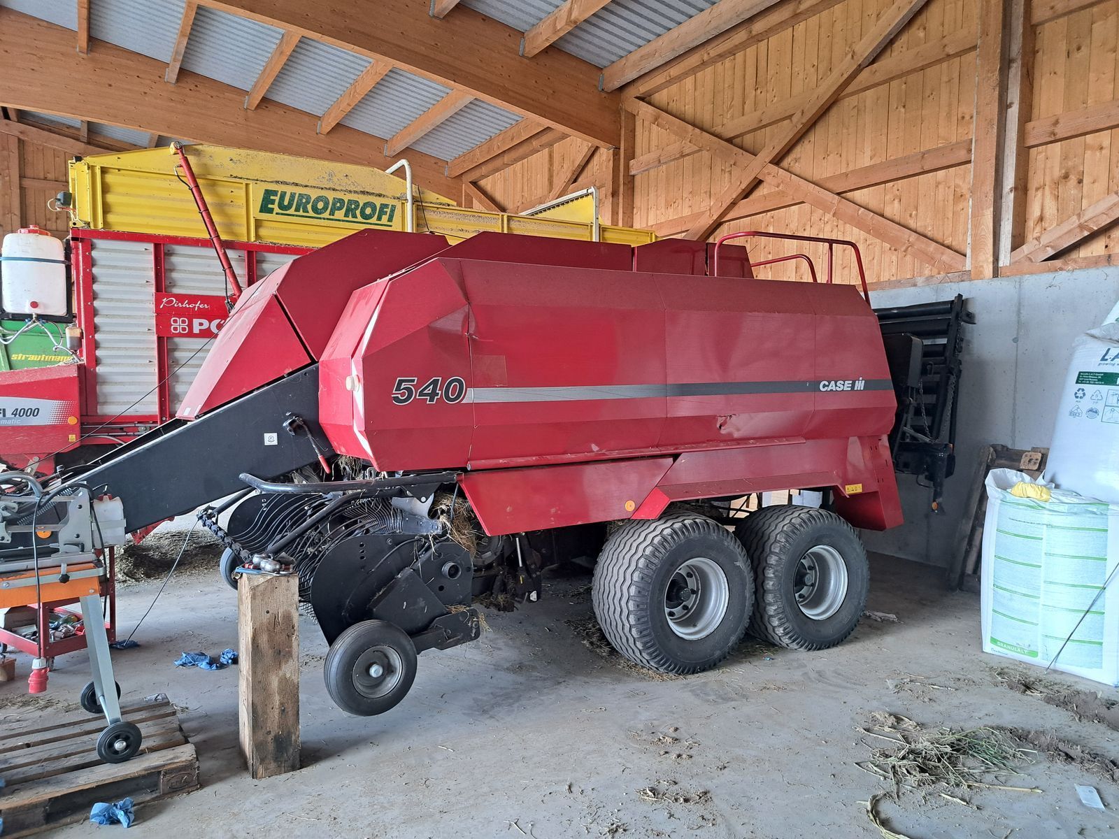 Case IH 540 Bálázó 13 334 EUR
