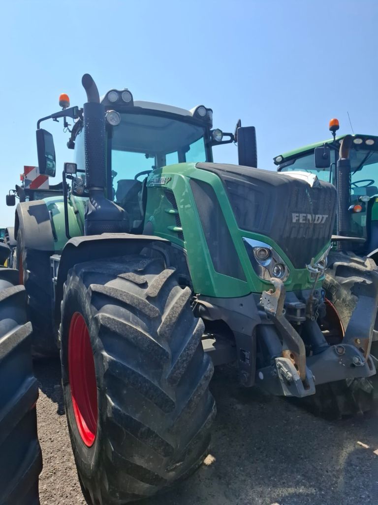 E-FARM: Fendt 828 Vario ProfiPlus - Tractor - id 4CSD9PH - €68,000 - Year of construction: 2014 - Engine hours: 11,420,Engine power (HP): 280,Italy