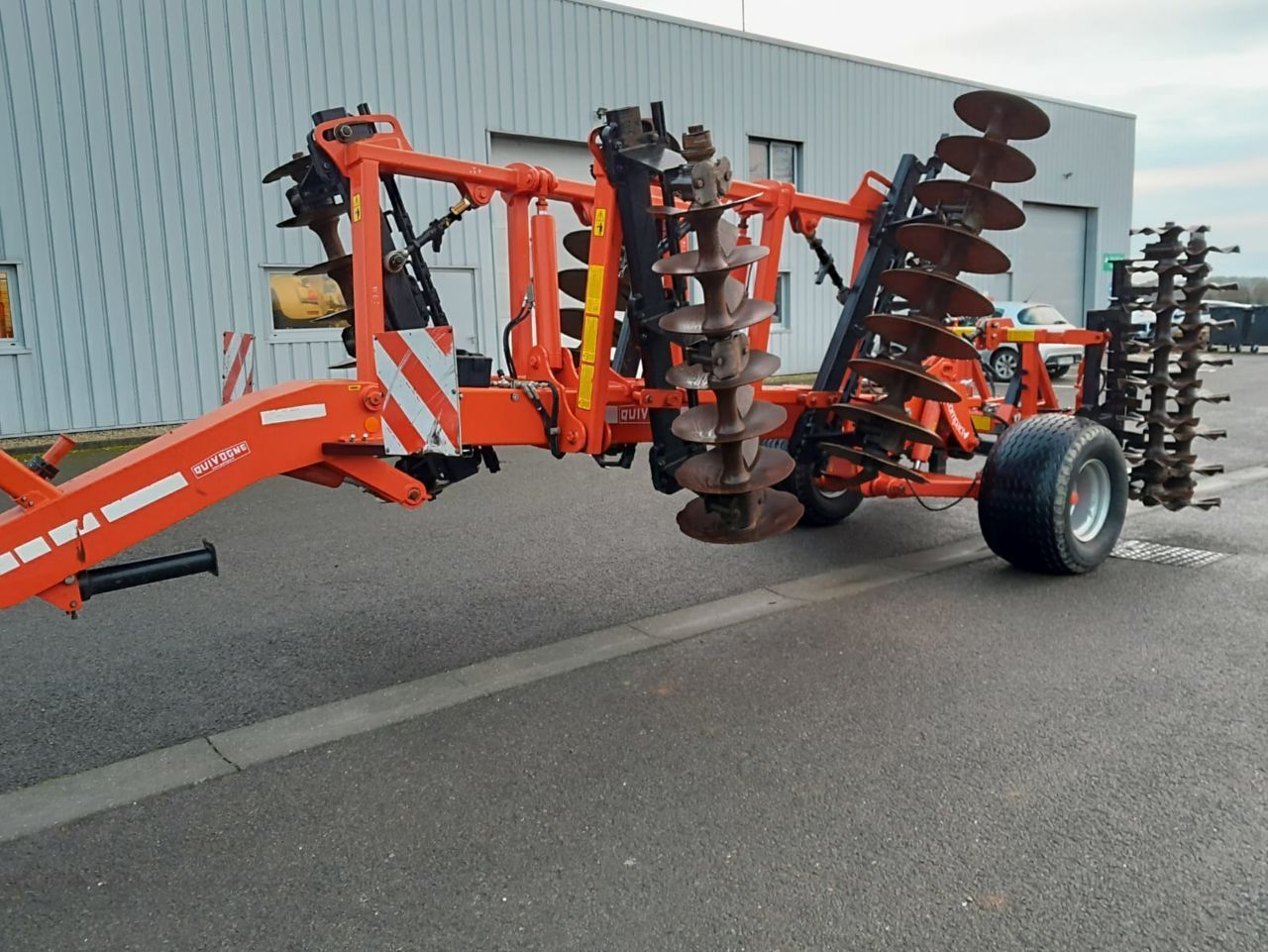 E-FARM: Quivogne compact + 32-660-230 - Disc harrow - id DAFYPCC - €12,000 - Year of construction: 2017 - France