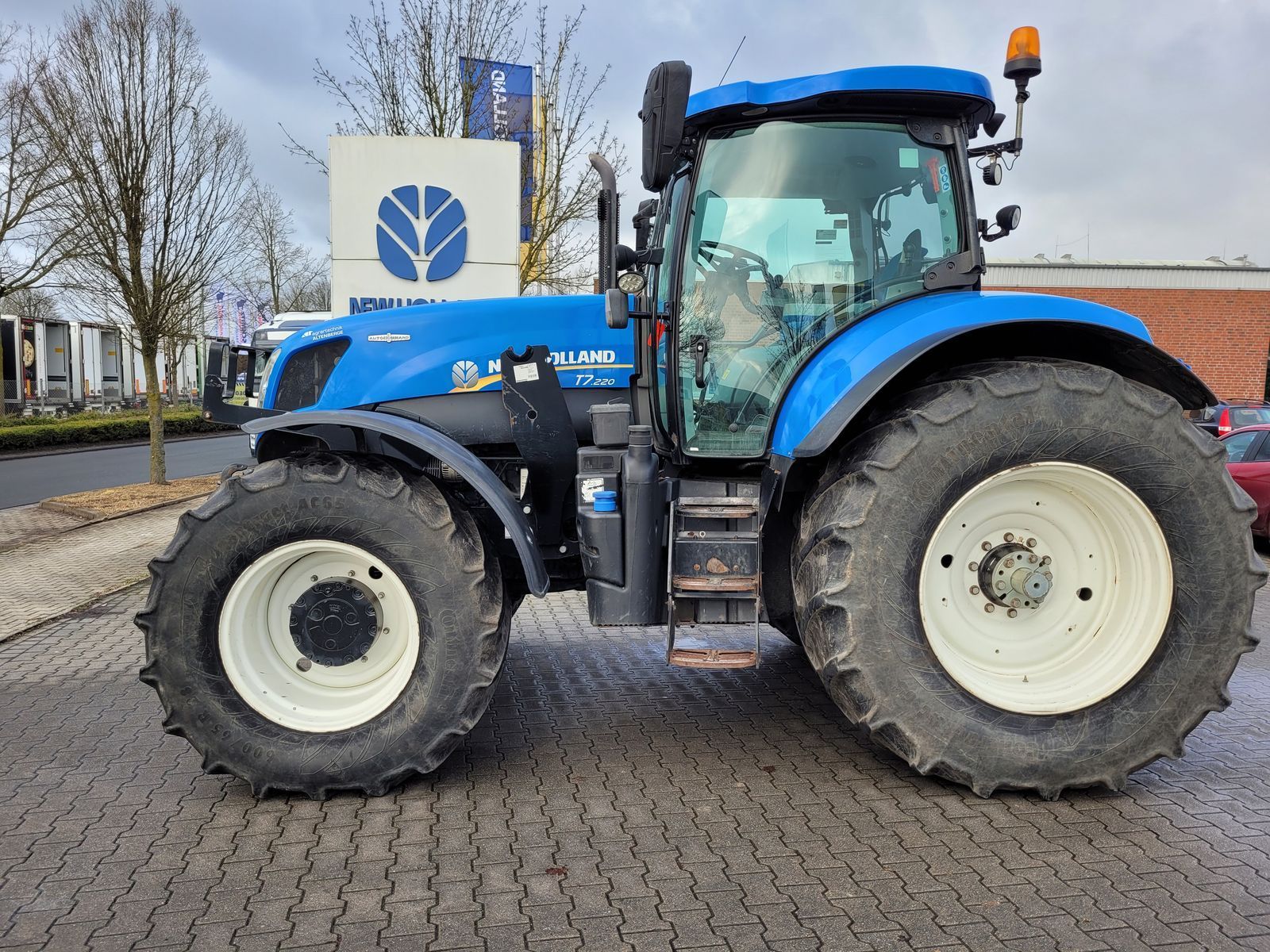 E-FARM: New Holland T7.220 - Tractor - id HSDPVQ3 - 75.547 € - Año: 2015 - Horas: 4980,Potencia del motor: 205,Alemania