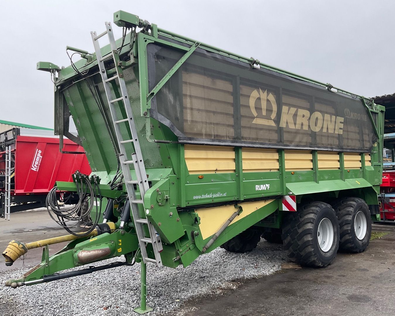 E-FARM: Krone TX 460 - Transporte de forraje - id 5HMZLDF - 54.917 € - Año: 2022 - Austria