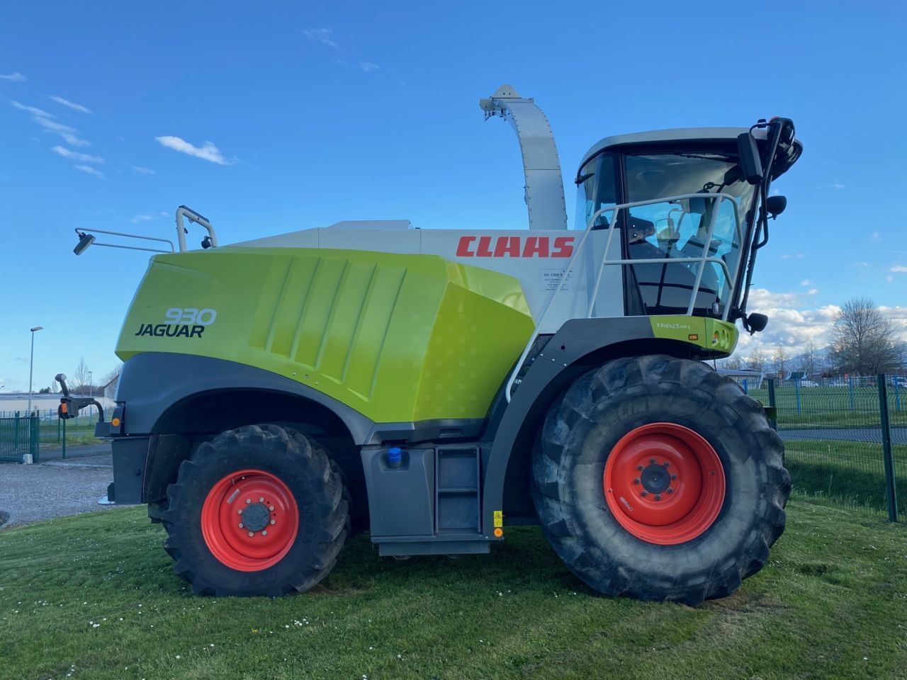 E-FARM: Claas Jaguar 930 - Ensileuse automotrice - id EYGYWKS - Année: 2017 - Lecture du nombre d'heure: 2 772,France