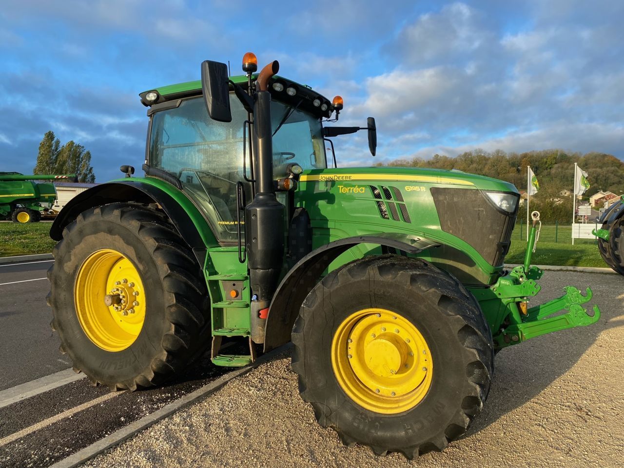 E-FARM: John Deere 6195 R - Tracteur - id BFSECER - 128 000 € - Année: 2021 - Lecture du nombre d'heure: 2 549,Puissance du moteur (chevaux): 195,France