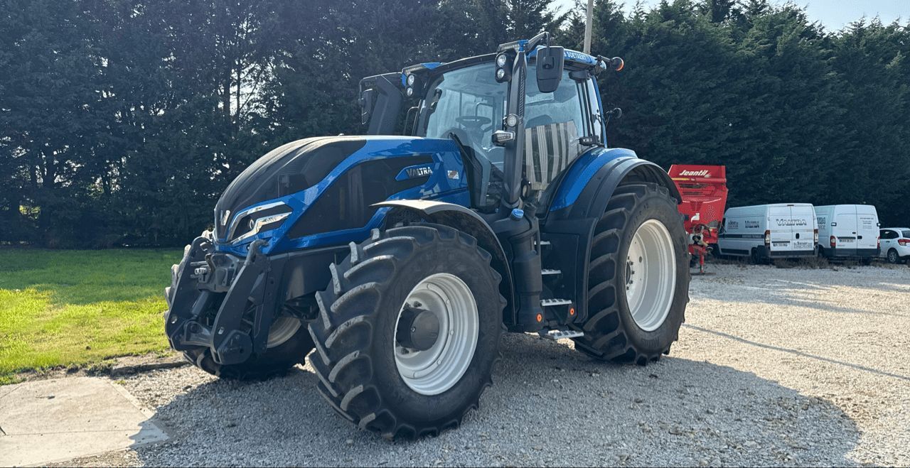 Valtra Q225 Tractor €140,000