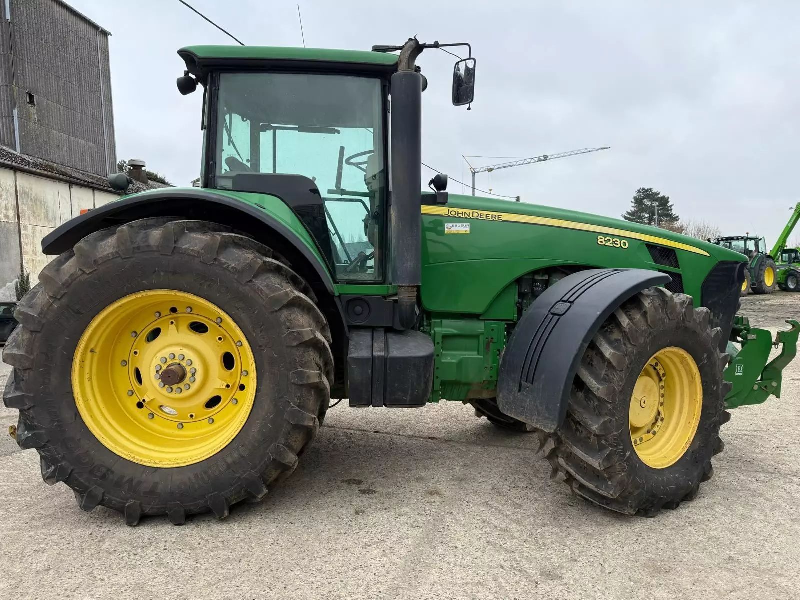 E-FARM: John Deere 8230 - Tractor - id 7SFG2EK - 75.000 € - Año: 2008 - Horas: 10.300,Potencia del motor: 250,Francia
