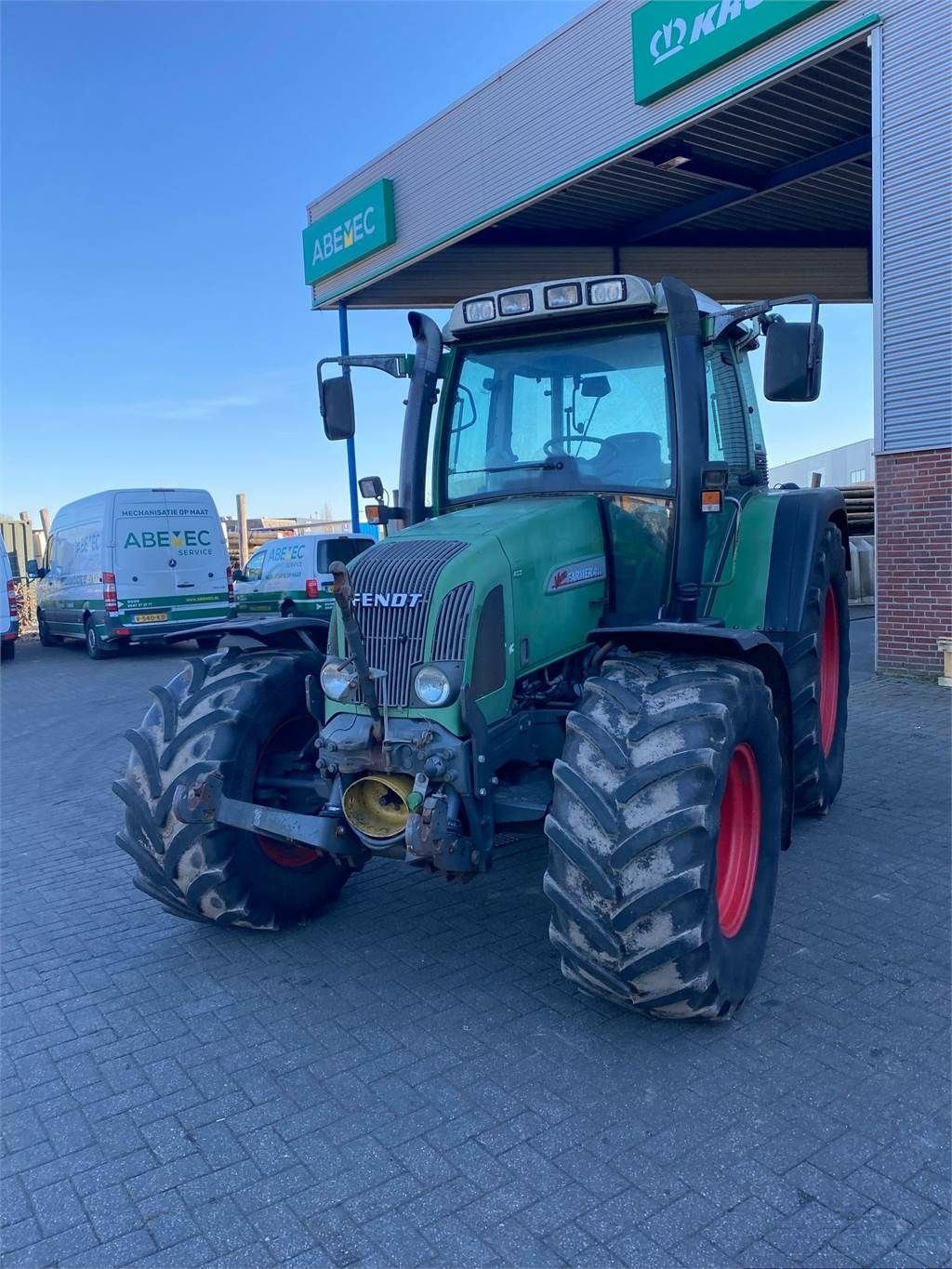 E-FARM: Fendt Farmer 411 Vario - Traktor - id HSWIMW4 - 36.500 € - Motorleistung (PS): 109 - Niederlande