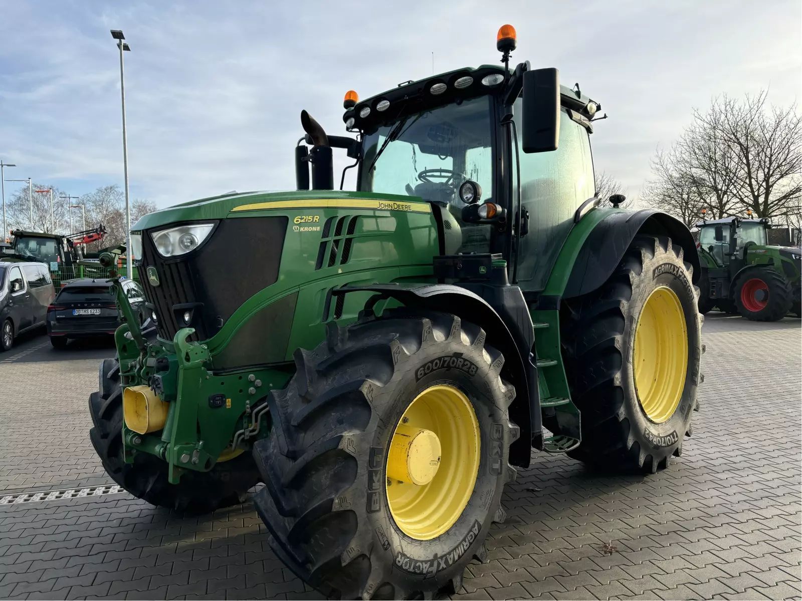 E-FARM: John Deere 6215 R - Tractor - id 1MTTTIK - €90,000 - Year of construction: 2019 - Engine hours: 6,200,Engine power (HP): 237,Germany