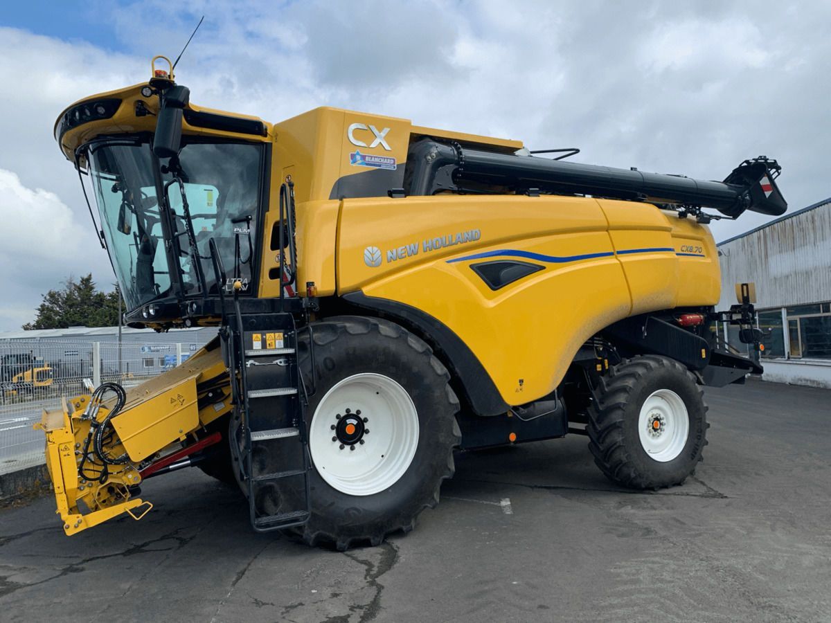 E-FARM: New Holland cx 8.70 - Moissoneuse-batteuse - id R4PITU6 - 255 000 € - Année: 2022 - Lecture du nombre d'heure: 384,France