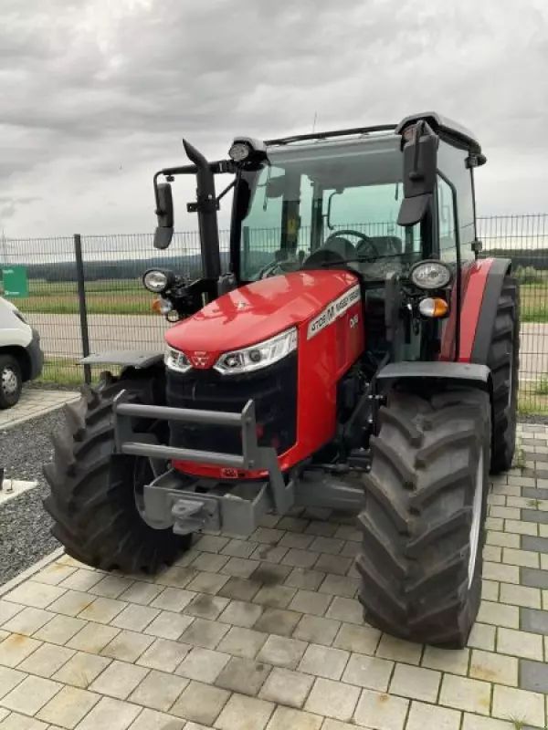 E-FARM: Massey Ferguson 4709M - Tractor - id HTVWGVZ - €60,420 - Year of construction: 2024 - Engine hours: 166,Engine power (HP): 90,Germany