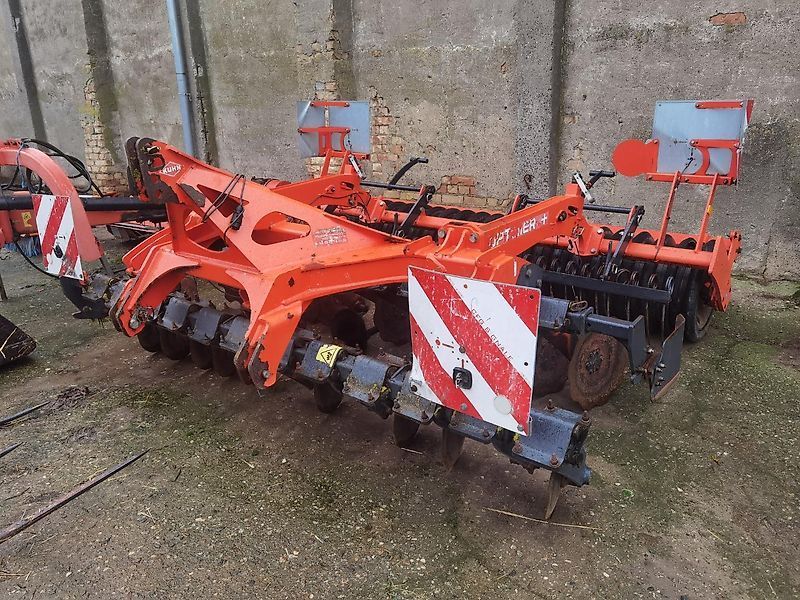 E-FARM: Kuhn optimer 303+ - Tallerkenharver og skiveharve - id W2WICYY - 6.900 € - Produktionsår: 2012 - Tyskland