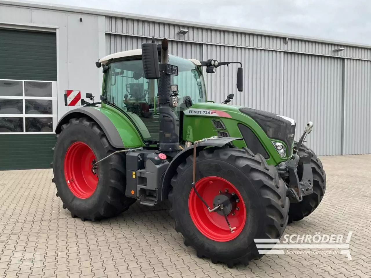 Fendt 724 Vario Profi+ Tractor €139,885