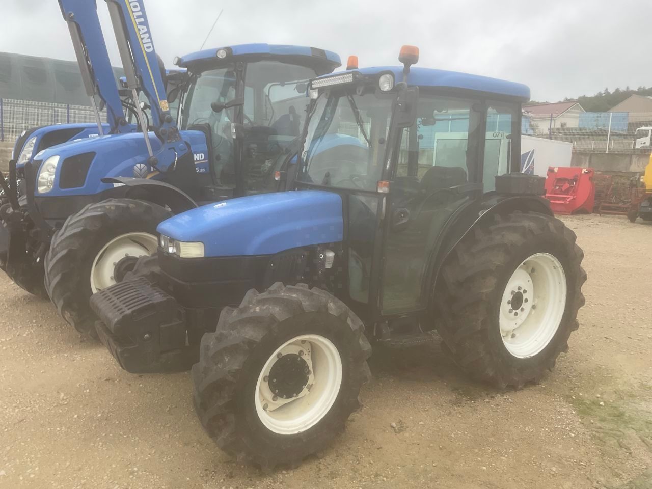 E-FARM: New Holland TN75 D - Trattore - id 3YZQHMT - 19.000 € - Anno di costruzione: 2002 - Ore: 6.700,Potenza del motore: 75,Francia