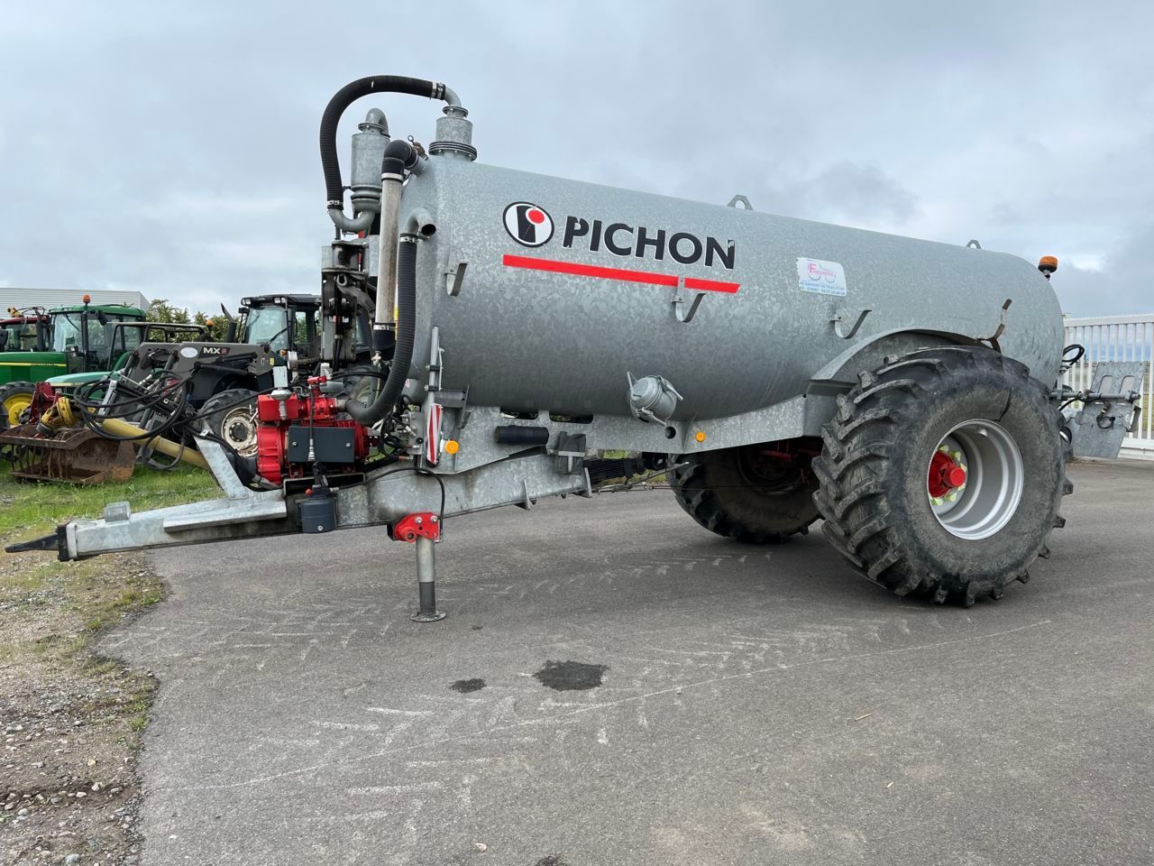 Pichon tci 8100 Self propelled liquid manure spreader €25,000