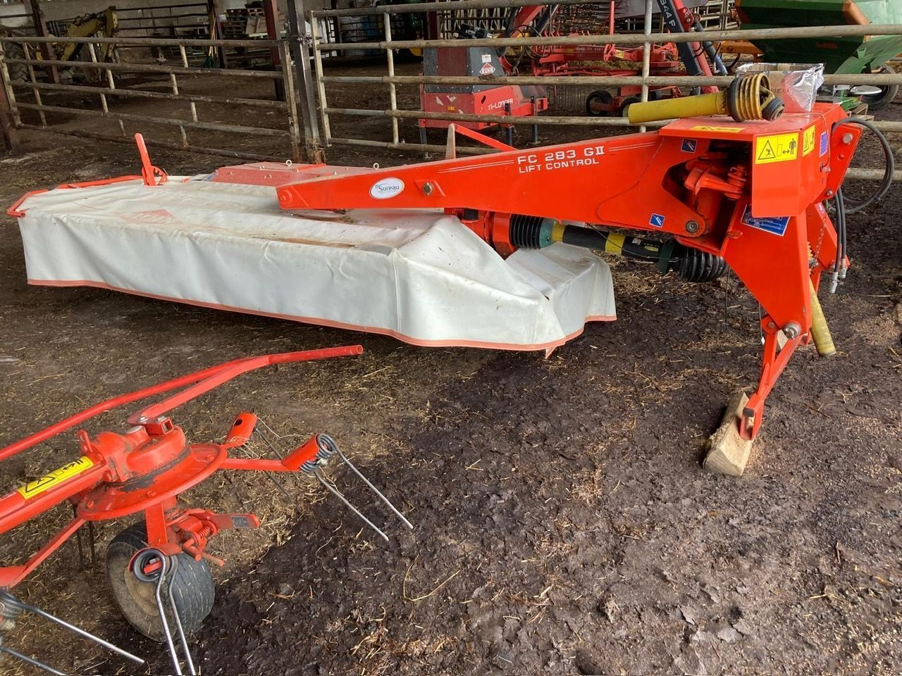 E-FARM: Kuhn fc 283 gii - Faucheuse - id LZWX6BT - 5 900 € - Année: 2006 - France