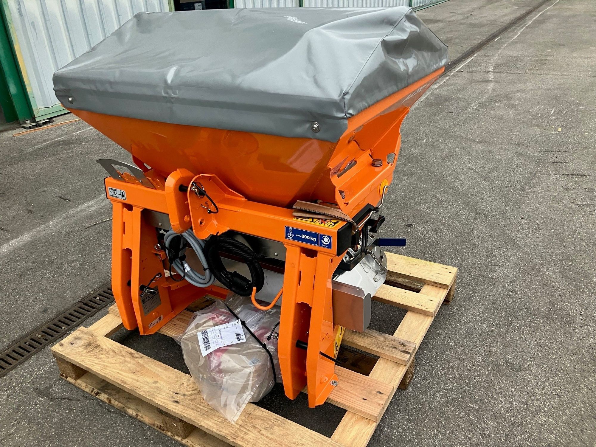 Rauch AXEO 2.1 Salzstreuer mit Computer Municipal equipment €7,158