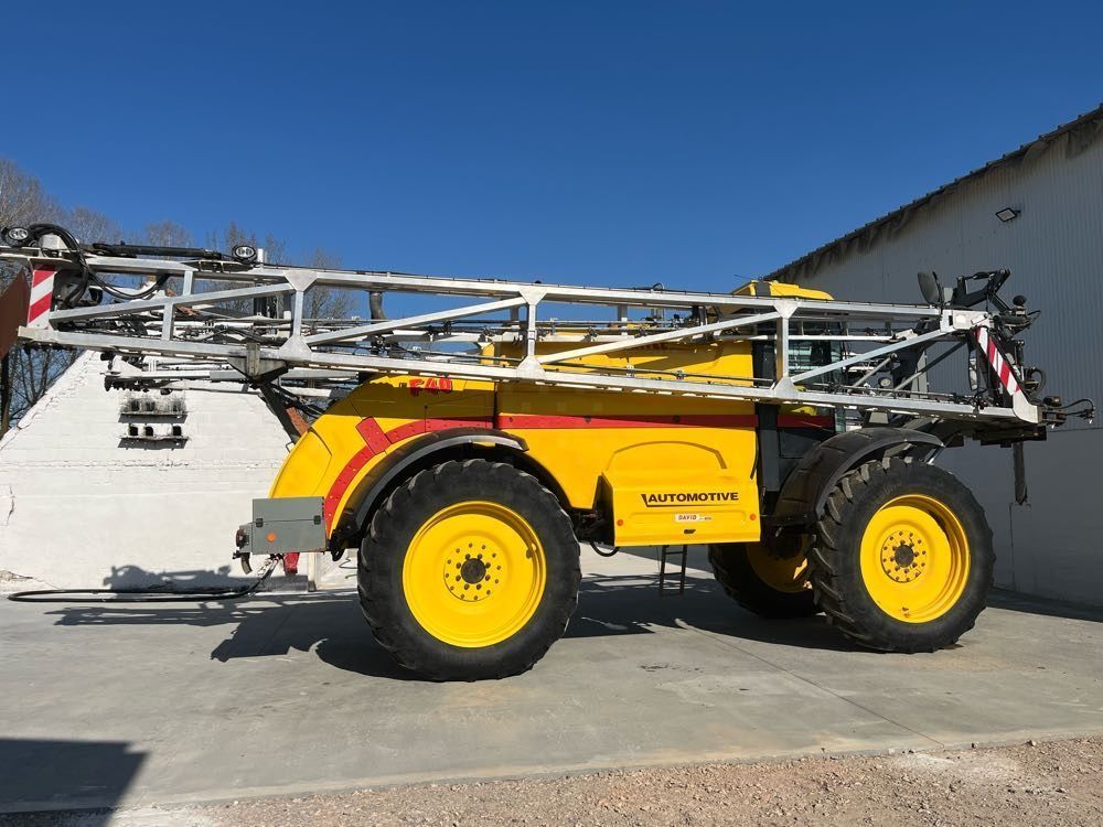 E-FARM: Artec f40 - Pflanzenschutzspritze - id 9NLSXHT - 85.000 € - Baujahr: 2011 - Abgelesene Motorstunden: 3.300,Frankreich