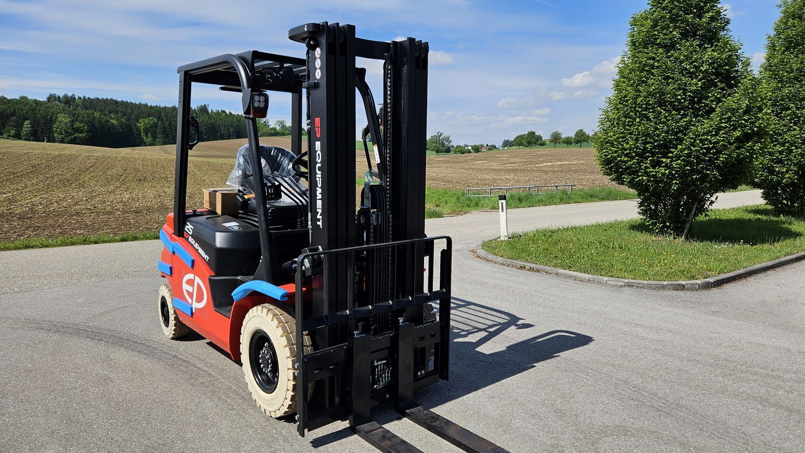 EP Equipment 2,5t, 4,8m triplex neugerät Forklift €22,900
