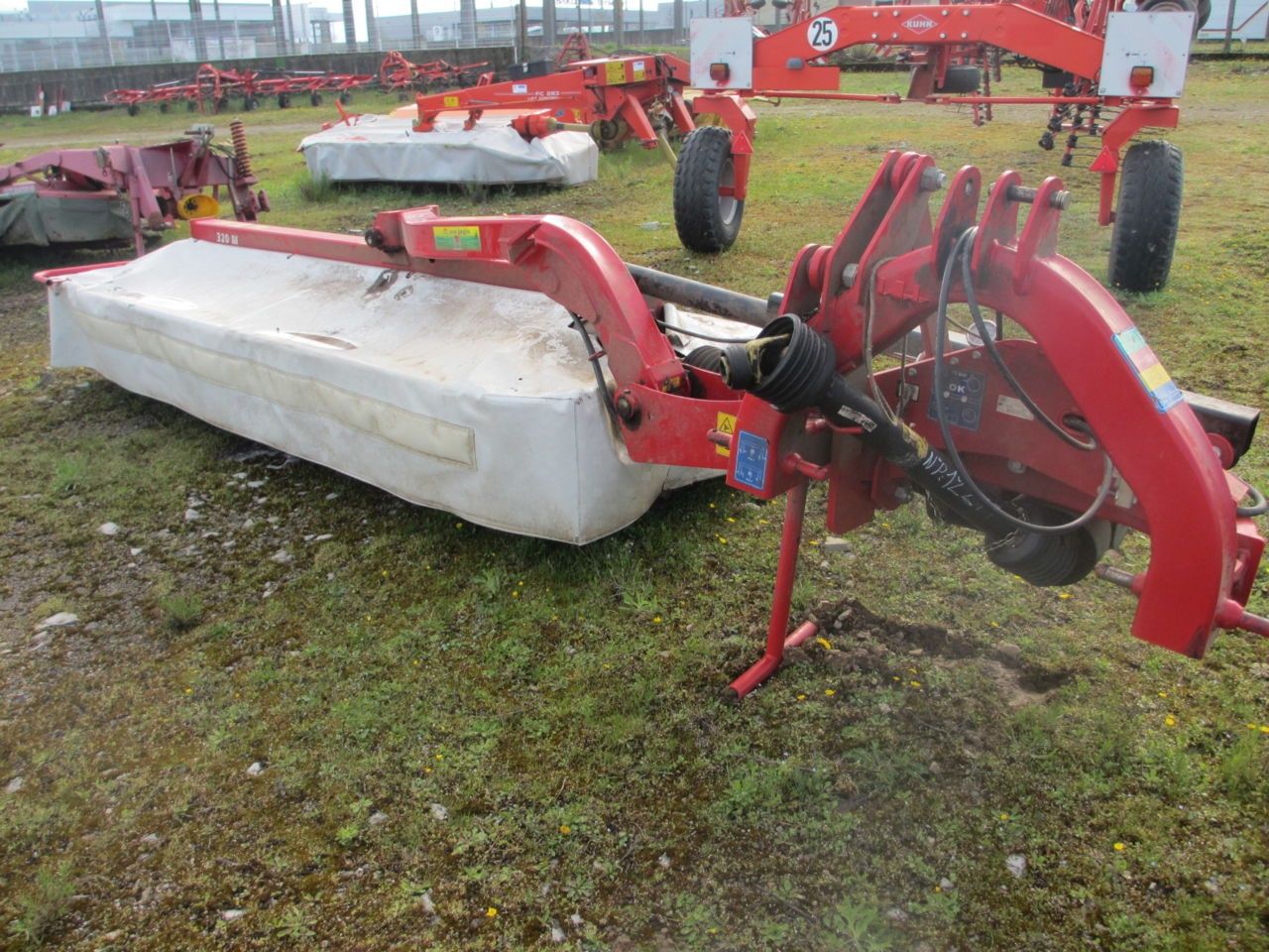 E-FARM: Lely 3.20m - Mower - id RNBSF92 - €7,500 - Year of construction: 2010 - France