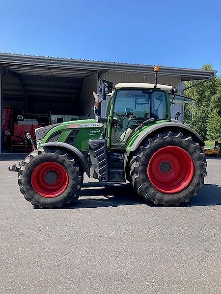 Fendt 724 Vario Tractor €88,000
