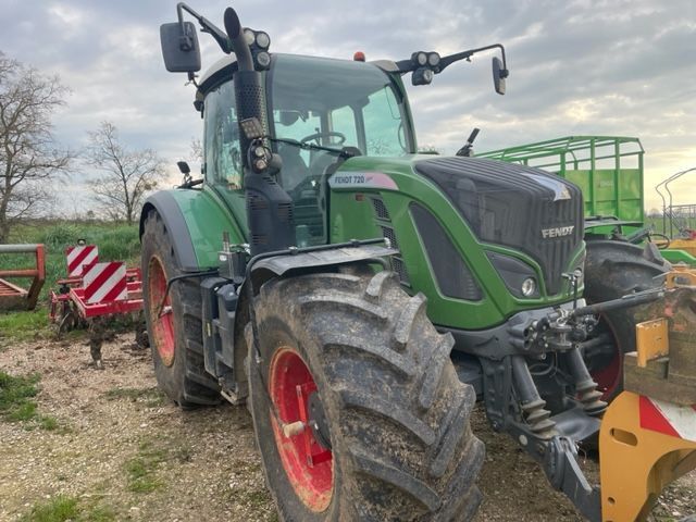 E-FARM: Fendt 720 Vario - Tracteur - id YI5B8UB - 100 000 € - Année: 2016 - Lecture du nombre d'heure: 4 900,Puissance du moteur (chevaux): 200,France