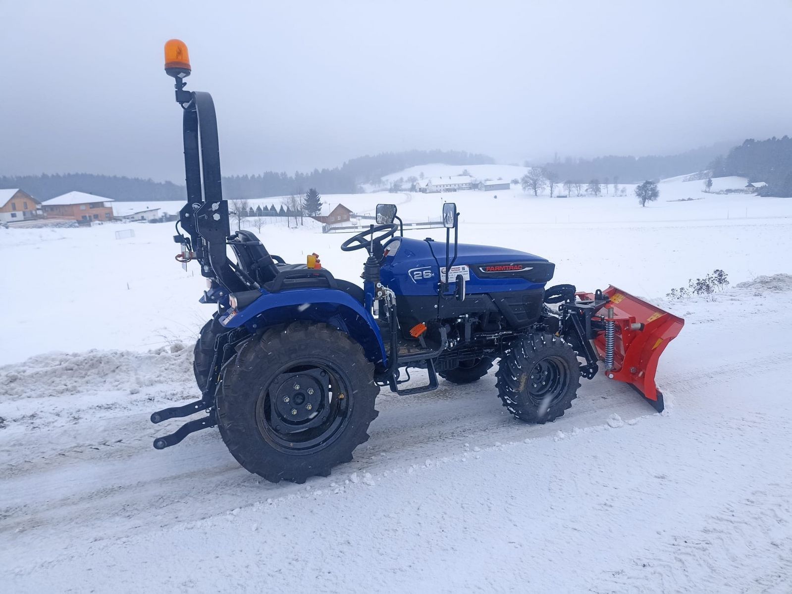 FARMTRAC farmtrac 26 h mit hydrostat, fronthydraulik, fro Tractor 16.000 €
