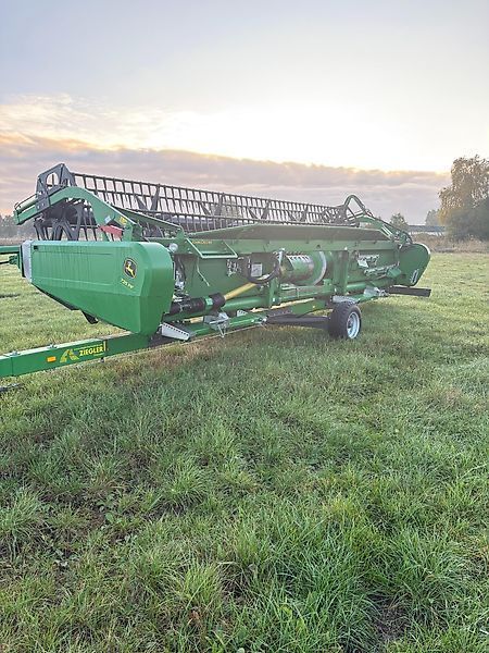 John Deere 725 Premium Flow Header €41,000