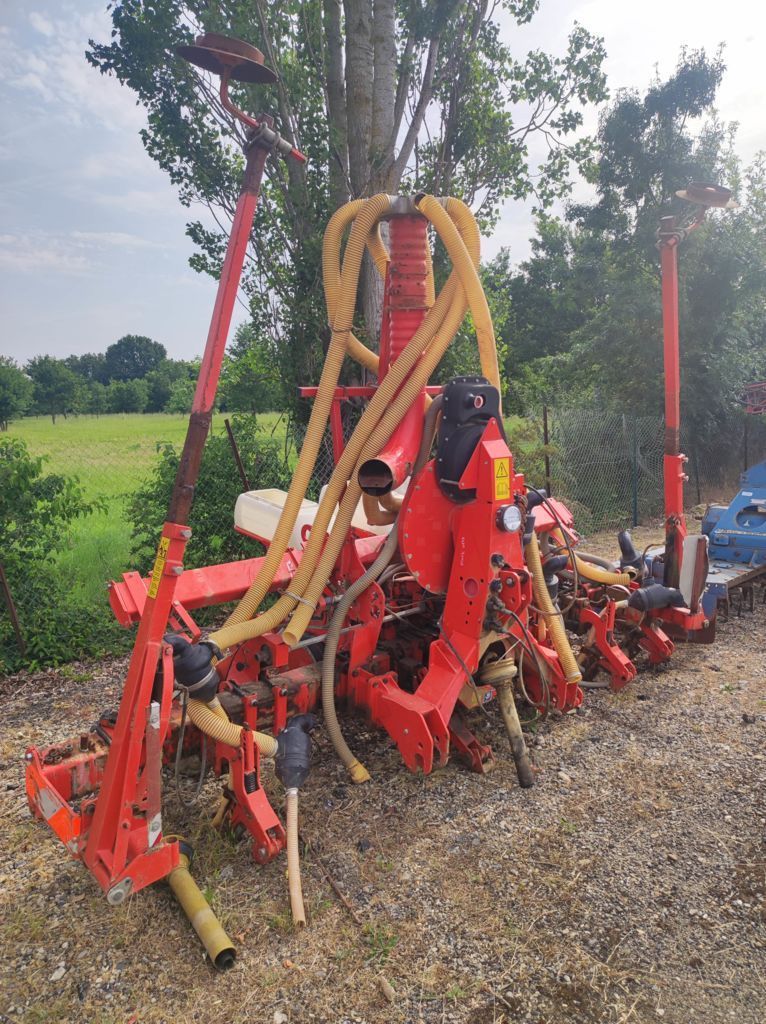 E-FARM: Kuhn maxima - Einzelkornsämaschine - id LVFTKQQ - 9.500 € - Baujahr: 2005 - Frankreich
