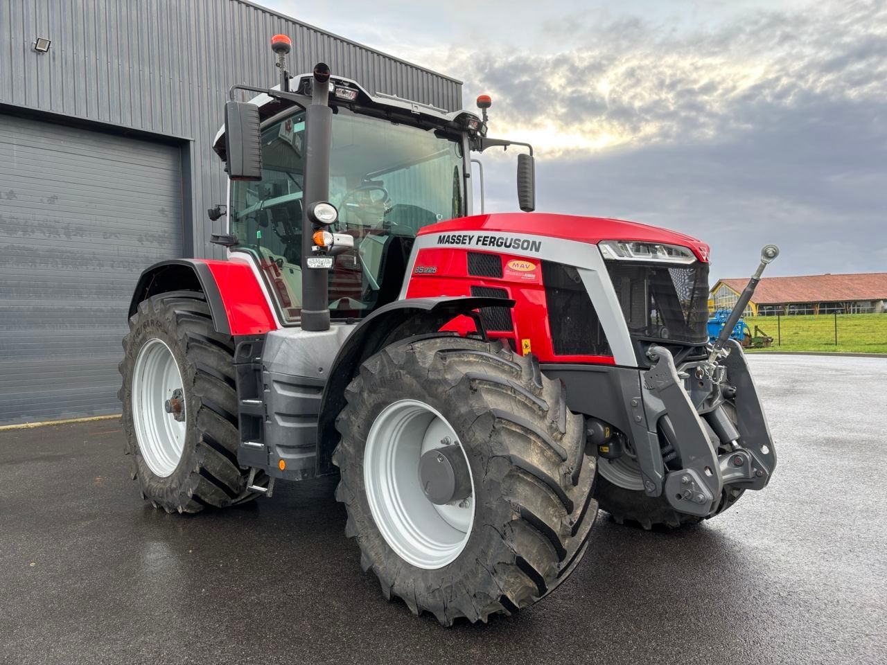 Massey Ferguson 8S.225 Traktor 125.000 €