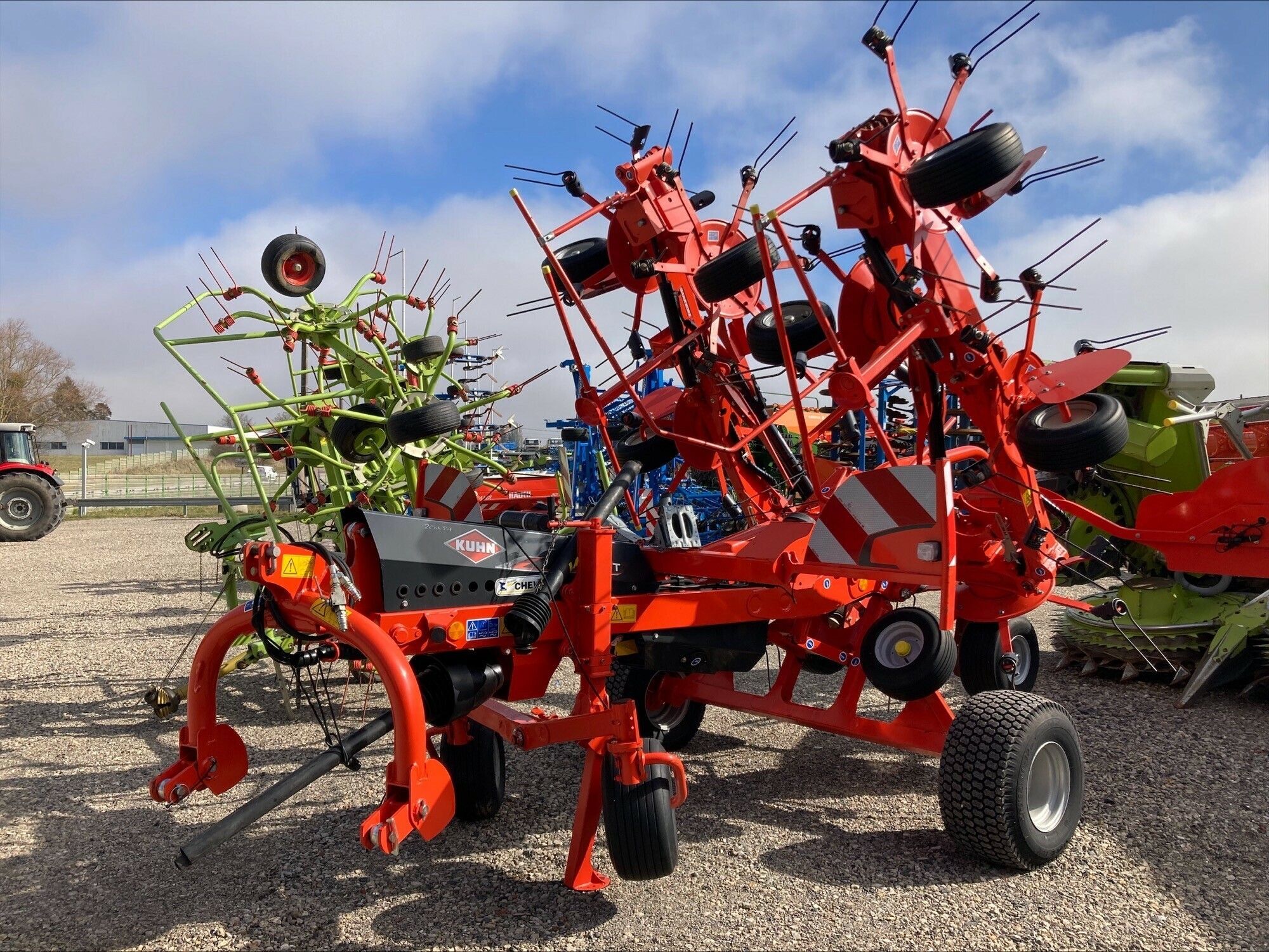 E-FARM: Kuhn GF 8712 T - Faneuse - id MD5CWIR - 14 500 € - Année: 2020