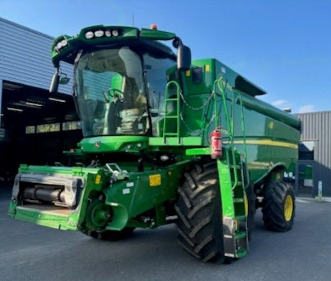 E-FARM: John Deere S770 - Mejetærsker - id R7Z1UVW - 315.000 € - Produktionsår: 2023 - Motortimer: 268,Motoreffekt (HP): 449,Frankrig