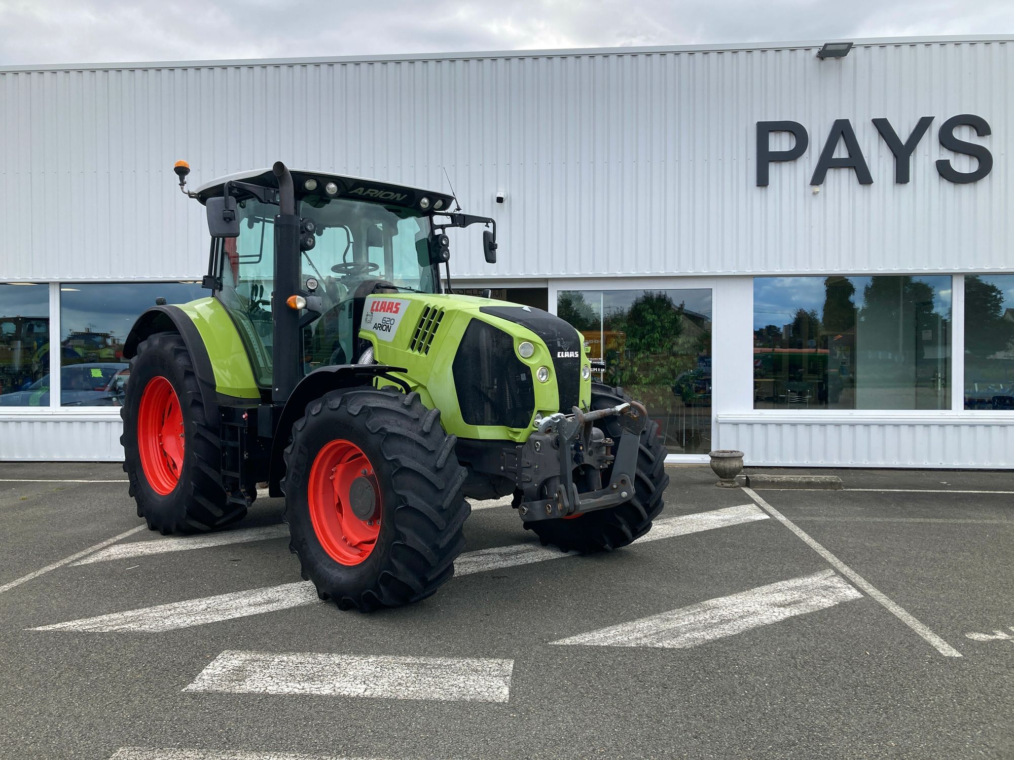 E-FARM: Claas Arion 620 - Tractor - id YXU5B4T - €49,500 - Year of construction: 2016 - Engine hours: 5,700,Engine power (HP): 158,France