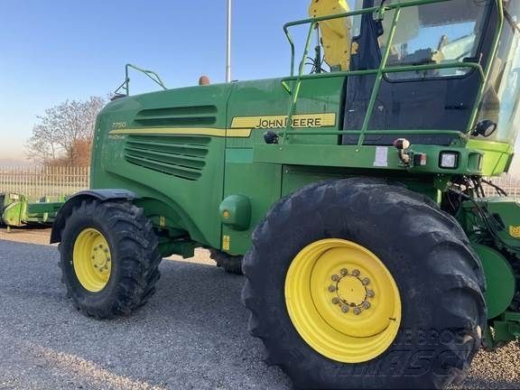E-FARM: John Deere 7750 - Ensileuse automotrice - id 6TWYCVU - 80 000 € - Année: 2010 - Lecture du nombre d'heure: 3 986,Italie
