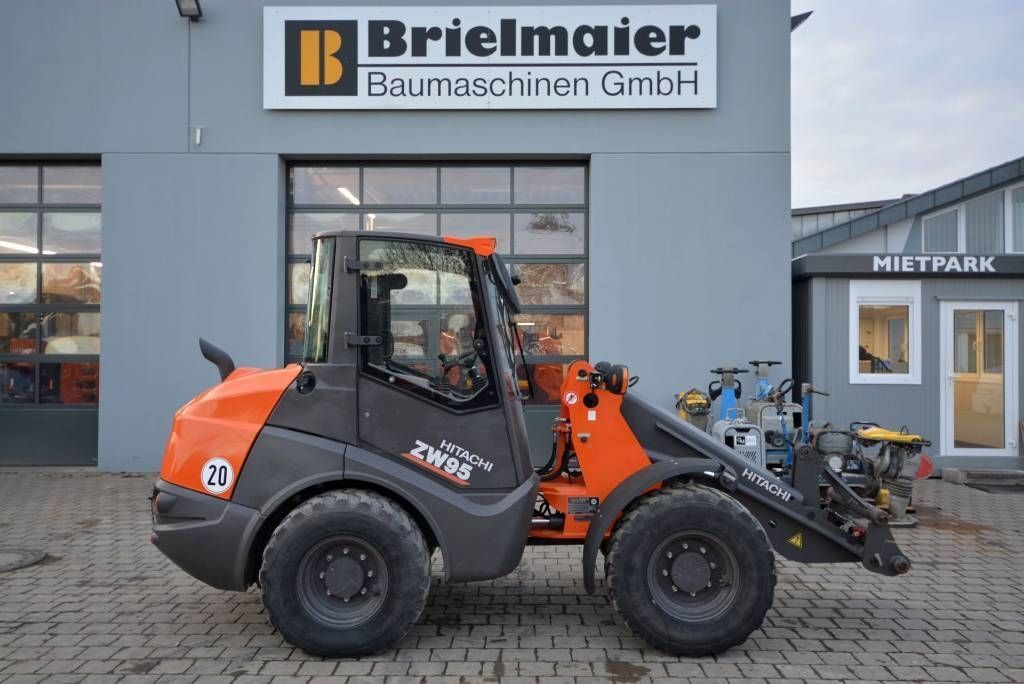 Hitachi zw 95-6 c Wheel loader €42,400