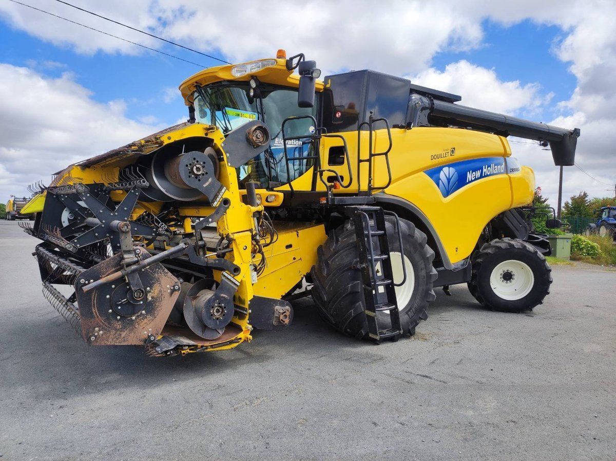 E-FARM: New Holland CR 9080 Elevation - Moissoneuse-batteuse - id LARIUCS - Année: 2011 - Lecture du nombre d'heure: 3 781,France