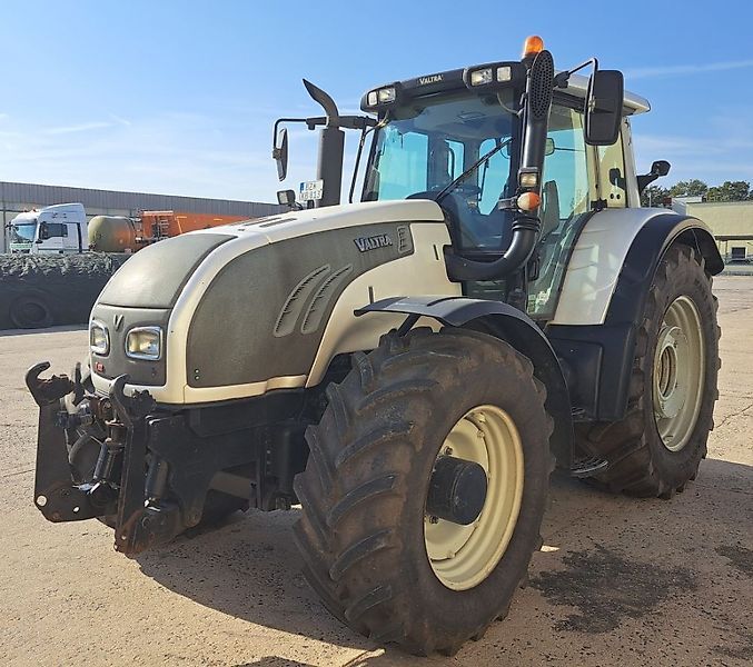 E-FARM: Valtra T202 - Traktor - id RAQU7BG - 33 000 € - Rok produkcji: 2009 - Motogodziny: 14 680,Moc silnika: 205,Niemcy
