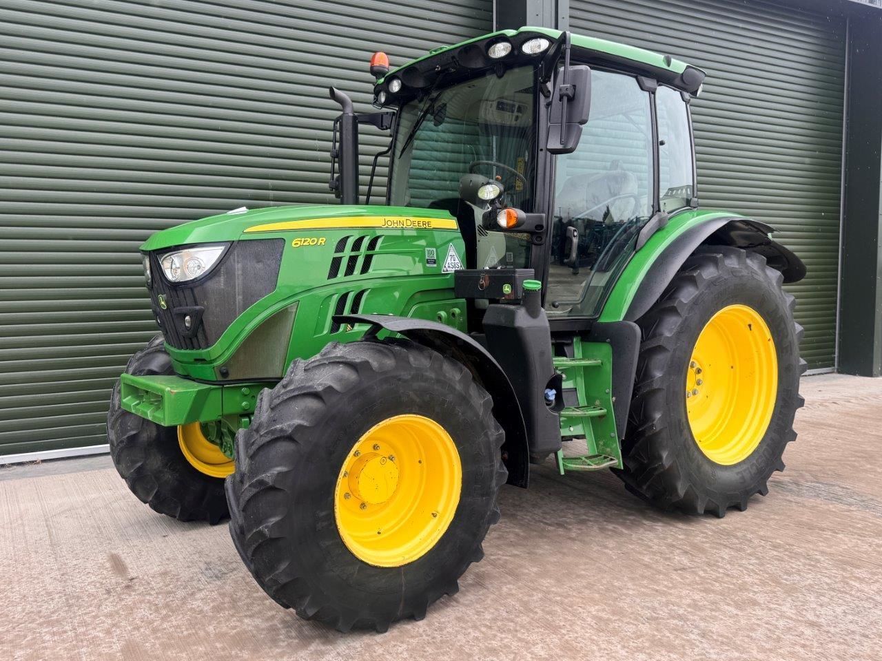 John Deere 6120 R Tractor €57,164