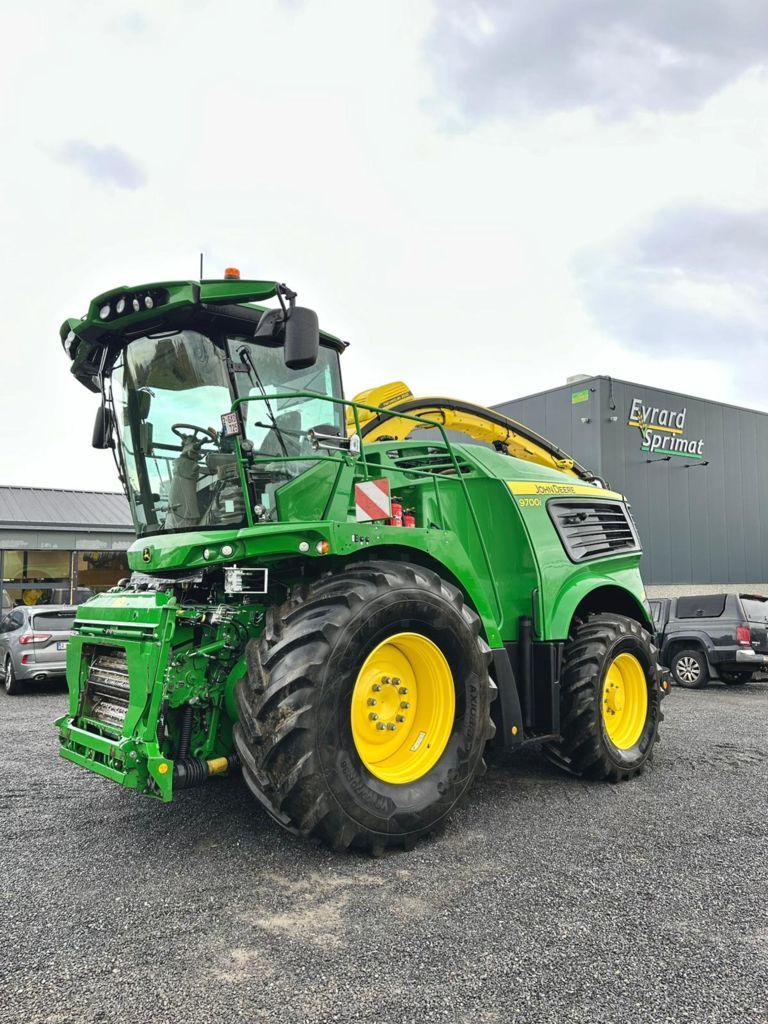 John Deere 9700 Self propelled forage harvester €355,000